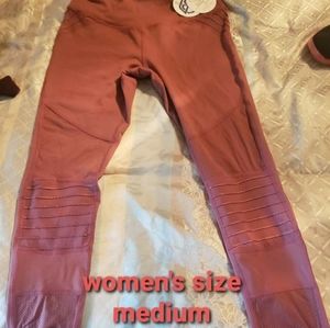 Womens medium Born Primitive Peak Ascudds leggings